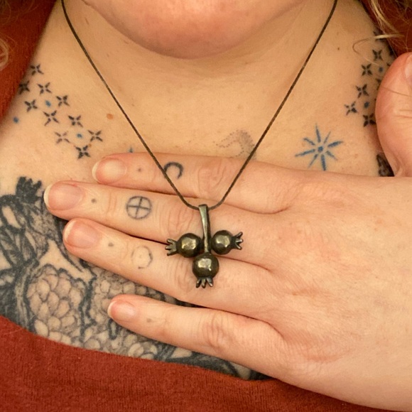 Jewelry - Beautiful vintage sterling silver pomegranate necklace